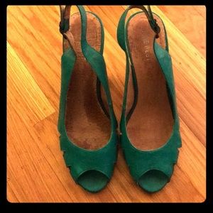 Cute emerald green Nine West strap heels size 10